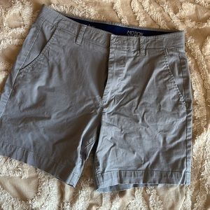 Men’s 32W Grey Crown & Ivy Chino Shorts